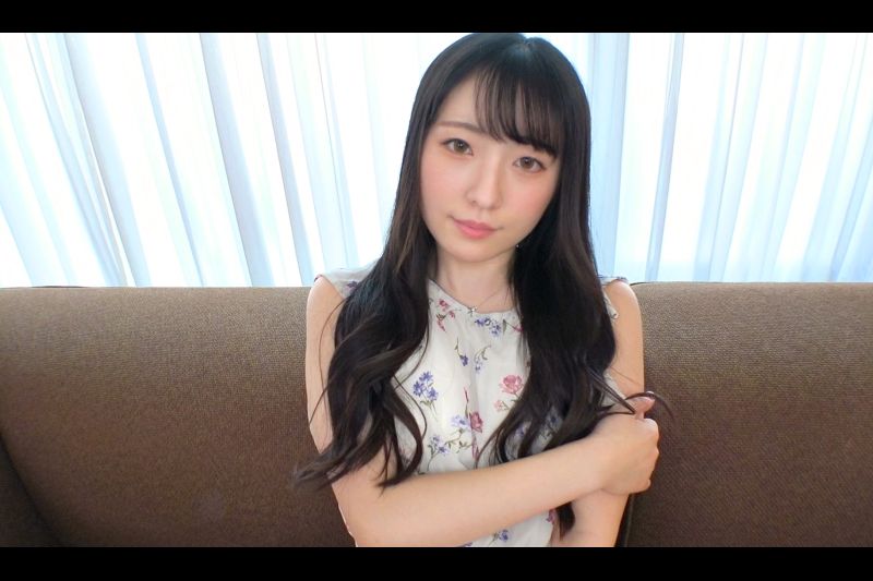 [整洁的系统？ ] 荞麦面店店员的姐姐渴望AV女演员并决定出现在AV中。 干净利落的阴户，看起来光滑干净，不知道有没有污垢◯粗大的肉棒被毫不留情地插入……网络上的AV应用→AV体验拍摄1952年