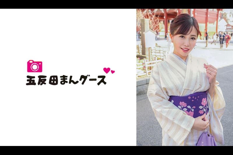 穿着和服和一个带着可爱微笑的出轨妻子做爱�