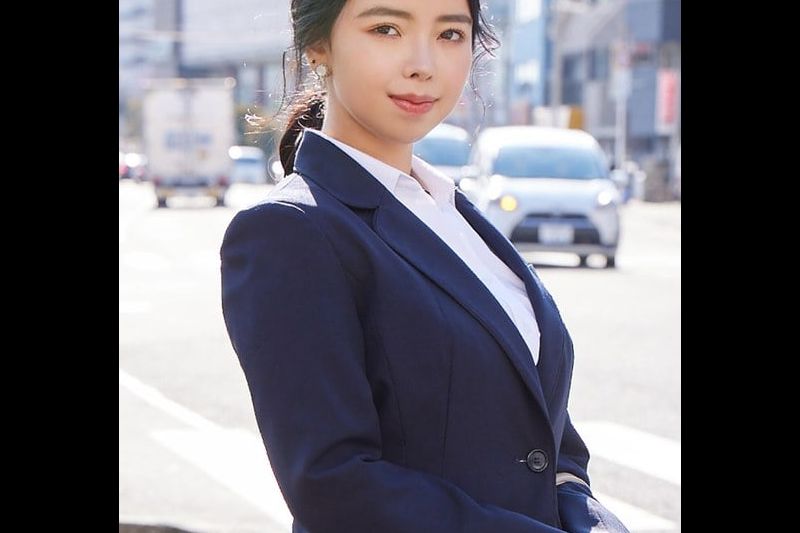 一流企业で働くエリートOL【さえこ】さん マジックミラー号 「下着メーカーのモニター调査」と称して生おっぱいをモミモミしながらインタビュー 清纯そうな见た目からは想象もつかない超ドえろ発言连発！敏感な美乳をもみほぐされて激ピストンでイキまくり！�