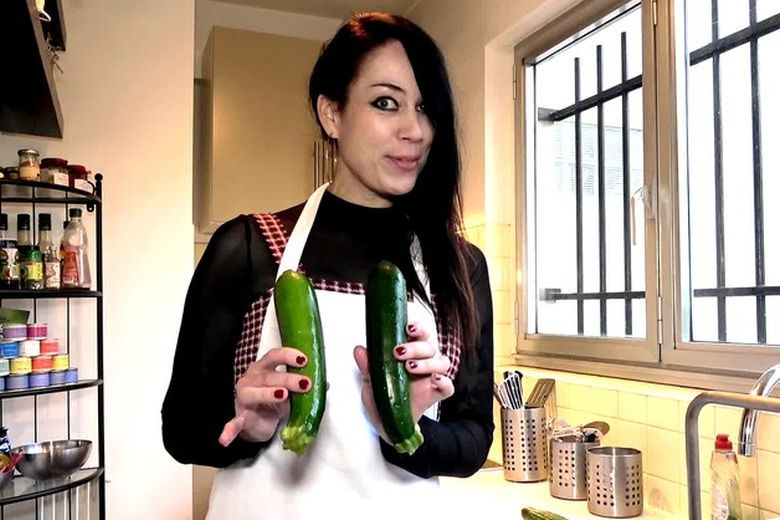 JacquieEtMichelTV.Adeline.28.Years.Old.FRENCH