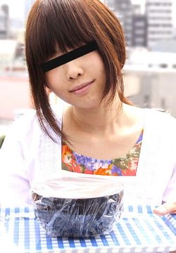 割烹着姿でレストランの宅配にきた人妻を口説いて遊んじゃいました