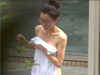 偷拍室外公共温泉�