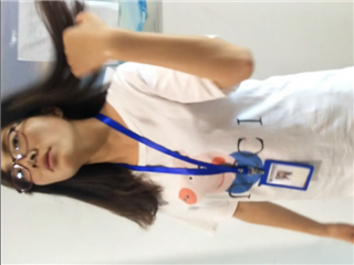牛人潛入某大廈女廁偷拍
