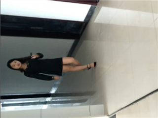 牛人潛入某大廈女廁偷拍