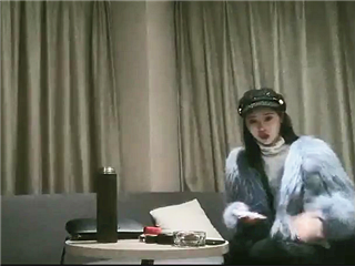 3000元酒店约啪穿着贵气时尚的大美女�