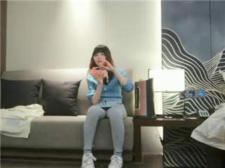 约了个清纯的蓝衣妹子酒店�