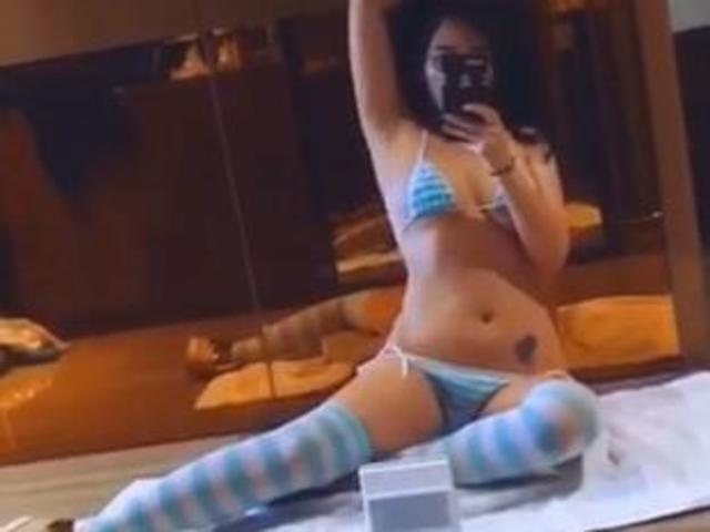巨乳网红刘钰儿大尺度福利视频(上)�