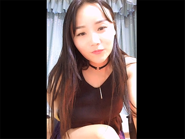 骚气长发大奶子美女主播大尺度秀�