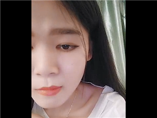 皮肤白皙身材苗条美女浴室洗澡小秀�