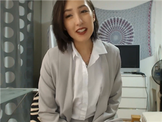与OL视讯，突然就脱起衣服了�