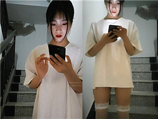 颜值不错萌妹子，楼道约对象啪啪�