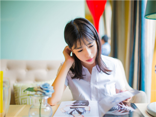 推女郎热门模特艾栗栗沙发上的疯狂