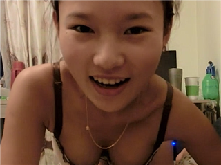 年极品E奶妹子被男友各种姿势狂插�