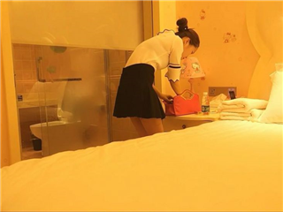 豪华酒店大D哥-选了位会倒挂金钩的小美女�