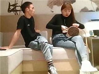 老哥约了个牛仔裤妹子�