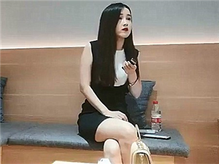 午夜寻花约了个黑裙苗条妹子�