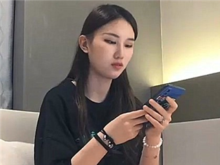 午夜寻花苗条身材黑衣妹子�