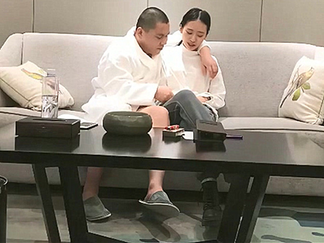 骚男探花颜值不错白衣妹子啪啪�