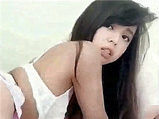 最新推特网红美女Kitty白丝美乳�