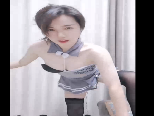 网红女神主播菲菲露脸大秀，颜值身材一流�