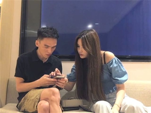 【午夜寻花】约了高颜值大长腿妹子�