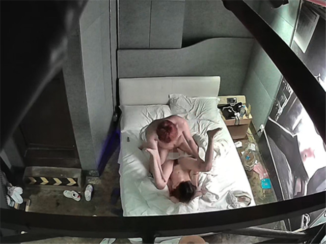 01/10精选 360白床电影主题-隔天续集丝袜诱惑妹子，直接激烈抽插，呻吟不断