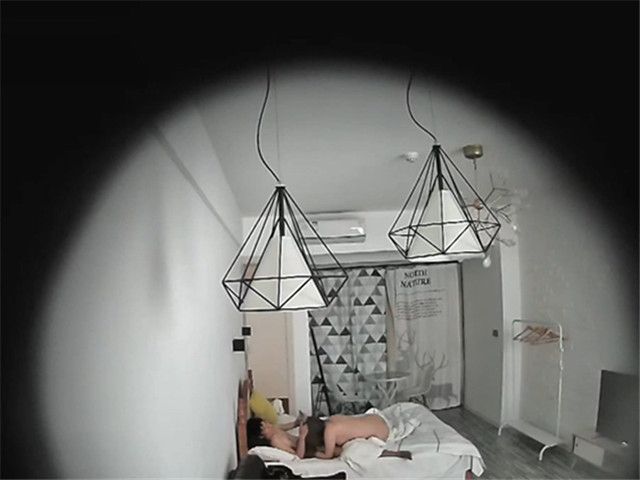11/20精选 360吊灯白床主题-远视角猥琐男外约丰满灰发妹子