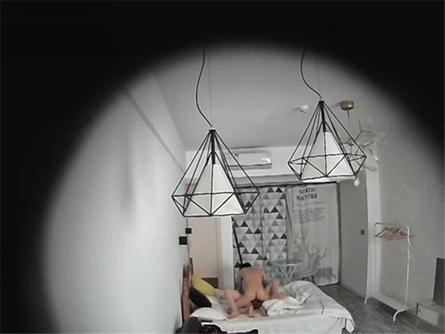 11/20精选 360吊灯白床主题-远视角猥琐男外约丰满灰发妹子
