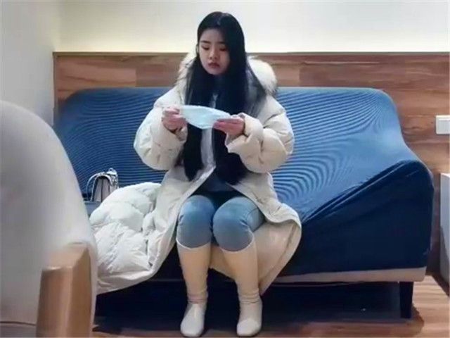 黄先生探花约了个白色外套大奶妹子啪啪�