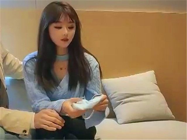 壹屌探花第二场约了个蓝衣网红脸妹子啪啪�