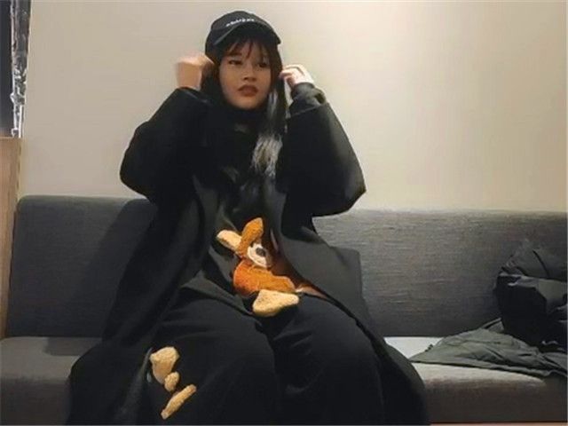 小马云约操极品外围 神似马思纯 一对美乳惹人爱 �