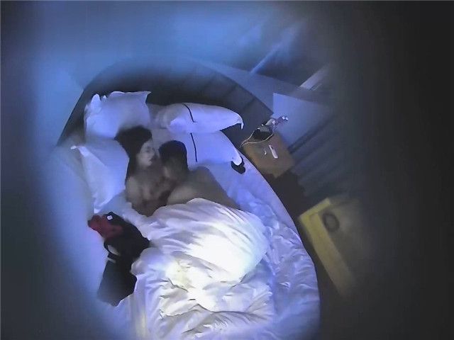 06/09精选 360圆床蓝墙主题-男友深吻调情，女友太享受