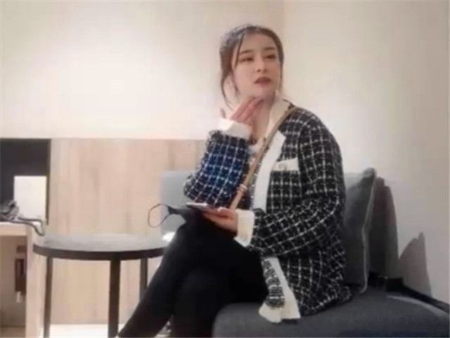 胖哥酒店高价约啪皮肤白皙,奶子坚挺的高颜值美�