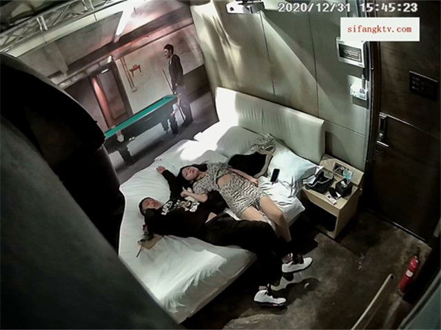 12/31精选 360白床大屏幕主题-可爱年轻情侣，很享受痛感，过程精彩�