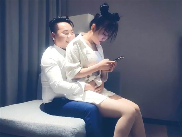 【赵总寻花】哪吒头00后 极品外围小姐姐�