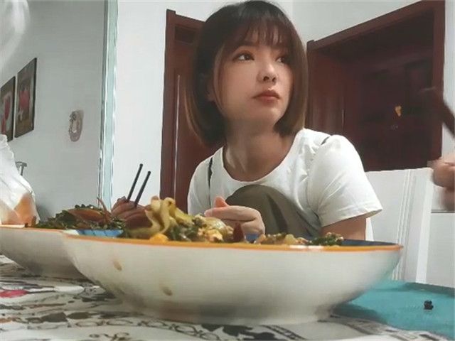 【小龙寻欢】极品良家女神�