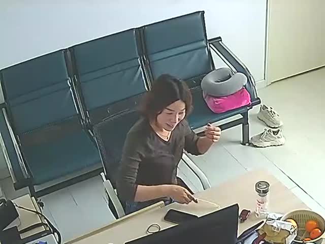 黑客破解网络摄像头监控偷拍公司偷情者�