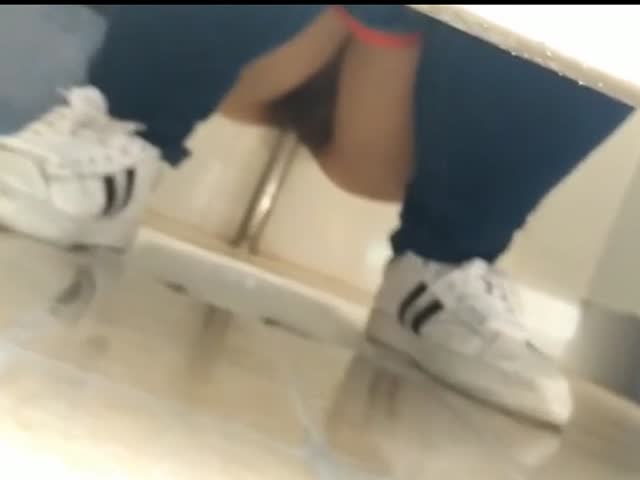 地铁站 专拍漂亮的妹子的鲍鱼