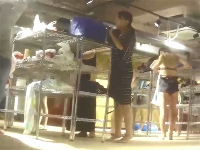 【换衣偷拍】内衣店里的小春色
