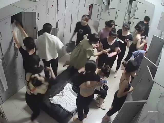 八月最新黑客破解摄像头舞蹈生更衣室之暑假班开学季�