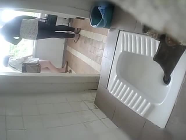 美女聚集地极品厕拍