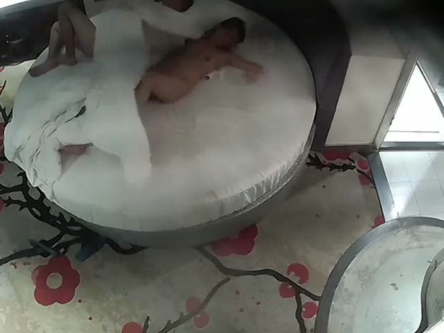 最新情趣酒店白色圆床偷拍�