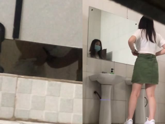 极品厕拍《某高校极品学生妹》