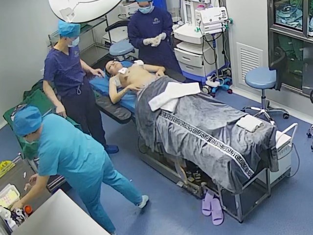 泄露 美女注射隆胸过程全纪录 爱美不怕痛 