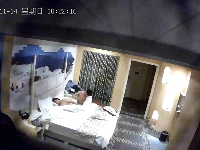 成都酒店摄像头泄密  购物后酒店休息狂欢 美女身材丰腴