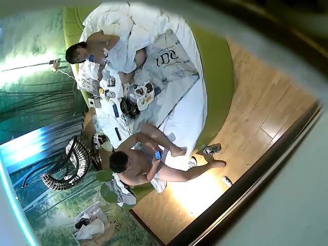 酒店摄像头偷拍 �