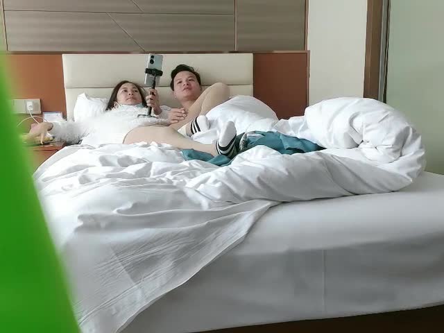 【骚白寻花】，夫妻约单男3P�