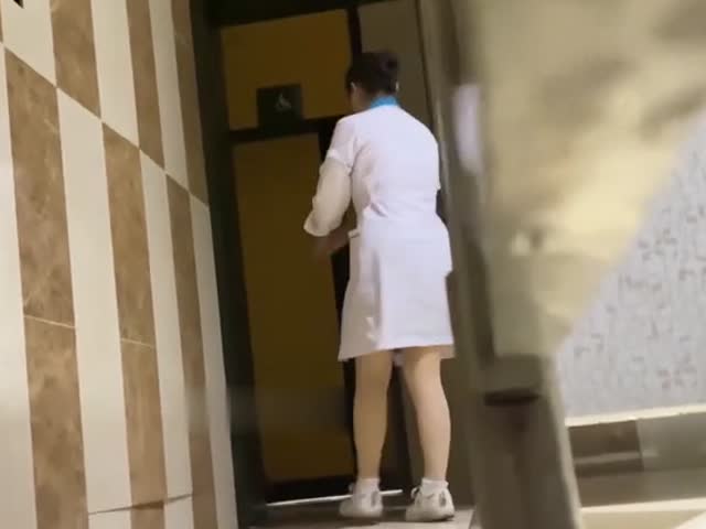 十一月最新超牛B大神潜入商场女厕流出