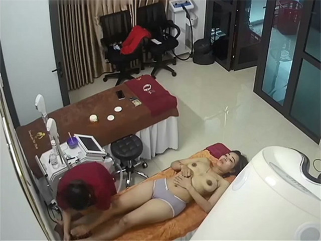 【破解摄像头】美容院美女为爱美来除毛�