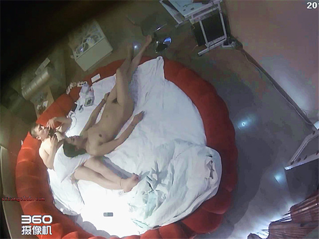 360偷拍到地方大哥带新女人去开房 千万不能被嫂子看到呀�
